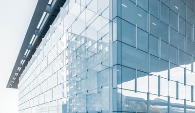 阴天玻璃建筑结构摄影